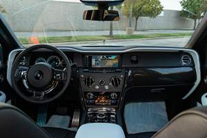 Rolls-Royce Cullinan Black Badge 2022, 6,75 L, V12 turbocompressé, transmission intégrale, SUV/Crossover automatique - Product Image 4