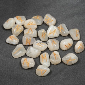 Inde Moonstone Rune Set Agate en cristal naturel sculpté avec gravure pour Feng Shui Chakra Love & Home Decor Prix d'usine - Product Image 1