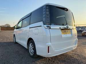 Voxy 2024 Usado, Sedán Automático de Gasolina, Cuero Oscuro, Llantas R17, Cámara Trasera 360 - Product Image 6