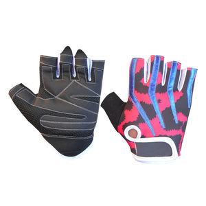 Custom Logo Carbon Fiber Gym Training Gloves with Hand <b>Grip</b> Pads for <b>Weight</b> <b>Lifting</b> and Pull-Ups - Product Image 4