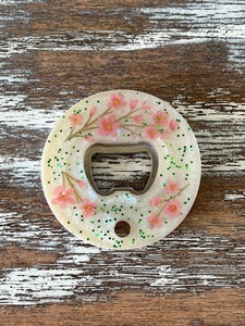 Ouvre-bouteille élégant en résine de qualité supérieure avec forme ornementale idéal pour ajouter beauté et fonctionnalité à toute installation de comptoir de bar - Product Image 5