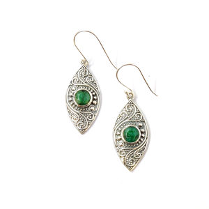 Boucles d'oreilles pendantes en agate émeraude de 6,0 grammes, accessoire élégant et tendance - Product Image 1