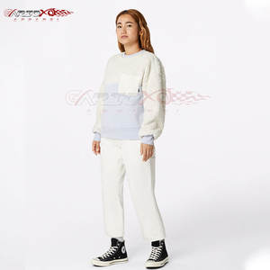 Sweat-shirt Sherpa épais pour femmes avec ourlet arrondi Design imprimé Tissu chaud pour l'automne et l'hiver - Product Image 2