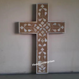 กล่องไม้สัญลักษณ์ติดผนังแบบสลักลายกระดูกรูปไม้กางเขนทางศาสนาทำจากไม้สำหรับตกแต่งบ้าน - Product Image 1