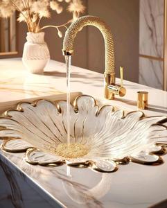 Mesa auxiliar decorada Base Dorada Redondeada Mesa de centro Diseñador Mesa auxiliar de metal Hogar y hoteles - Product Image 3