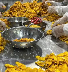 Mangue séchée Tranches de fruits tropicaux sucrés du Vietnam Parfait pour la décoration culinaire, la pâtisserie, les desserts et les collations - Product Image 3