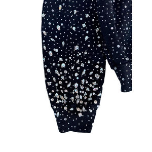 Sweat-shirt à capuche orné de strass, conçu pour un effet visuel chatoyant, coupe décontractée, confort et style décontracté tendance. - Product Image 3