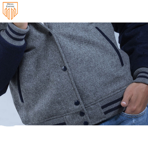 เสื้อแจ็คเก็ตวาร์ซิตี้ผู้หญิงคุณภาพสูง ระบายอากาศได้ดี กันน้ำ สีพื้น  ผ้าขนสัตว์ทั้งตัว  ตกแต่งด้วยหนัง  พร้อมบริการปักลายตามสั่ง - Product Image 5