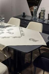 Elegante mantel cuadrado de lino y algodón natural estampado a mano de 155x155 cm de 61 "x 61" para mesas de comedor de marca de hoteles - Product Image 4