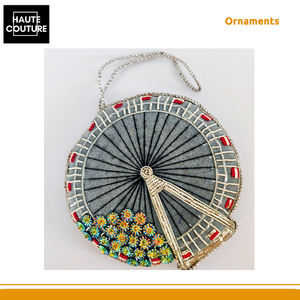 Revendeur de confiance de décorations suspendues festives en forme de roue géante de 10 cm de diamètre, brodées à la main, avec des options personnalisées - Product Image 4