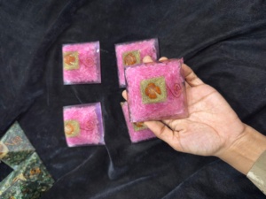 Pirámide de Orgón de Cuarzo Rosa Natural al por Mayor, Generador de Energía Curativa de Cristal para Meditación Reiki - Product Image 3