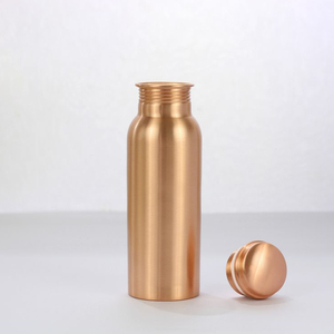 Botella de agua de cobre puro personalizada de 2L con tapa a prueba de fugas, calidad impresionante para el estilo deportivo de la oficina en casa - Product Image 1