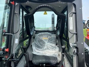 Minicargadora L328 Económica con Cucharón/Martillo Hidráulico, Motor y Caja de Cambios - 2 Años de Garantía - Product Image 4