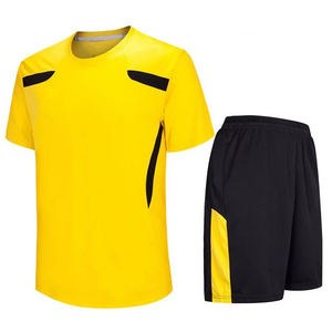 Conjunto de camiseta y pantalones cortos de fútbol de color amarillo y negro de poliéster de lana unisex, ropa deportiva que absorbe la humedad para todo tipo de clima - Product Image 3