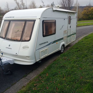 Compre Remolque Caravana para Viajes Familiares, Remolques Camper 4x4 para 4-6 Personas, Remolque Camper Plegable, Personalización de Fábrica, Remolque Todoterreno para Campamento - Product Image 1