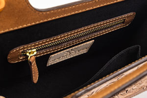 Pochette Martina pour femme avec bandoulière, sac à main en cuir ciselé, fabrication artisanale, qualité haut de gamme, finitions de luxe, travail manuel. - Product Image 3