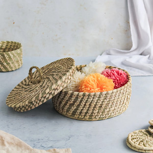 Ensemble de 3 plateaux ronds en rotin avec couvercles, design tendance, couleur personnalisée. Nhat Minh MK351 Rangement multifonctionnel pour la cuisine et la maison - Product Image 1