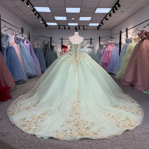 Robe de Quinceañera pour filles de 15 ans, modèle 1512, vert menthe moderne, avec décolleté cœur, appliques de perles, imprimé et pompons - Product Image 4