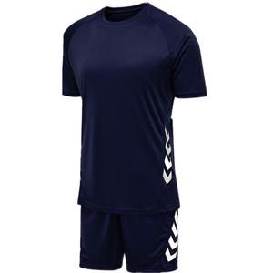 Uniforme de football léger en tissu durable pour hommes, uniforme de football de haute qualité à prix bon marché, nouvelle tendance - Product Image 1
