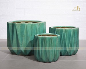 Le pot de fleur vert FI129H26 présente un design moderne et élégant, ce qui le rend idéal pour la plantation de magnifiques mini paysages. - Product Image 3