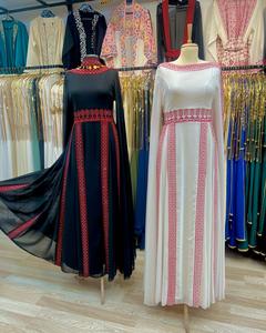 Abaya de luxe de qualité supérieure inspirée de Dubaï à manches longues anti-rides avec des perles lourdes Travail artisanal en soie pour adultes Occasion de prière - Product Image 1