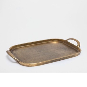 Plateaux de service décoratifs palatins faits à la main en laiton et aluminium, finis pour l'hôtellerie et la décoration de la maison et de la table - Product Image 3
