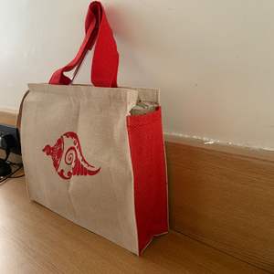Vente en gros de sacs de jute personnalisés Sacs à provisions réutilisables écologiques avec logo pour l'emballage et la promotion de cadeaux d'épicerie au détail - Product Image 3