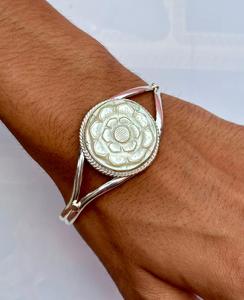 Bracelet en argent sterling 925 nacre fait à la main belle boucle d'oreille pour femme. - Product Image 4