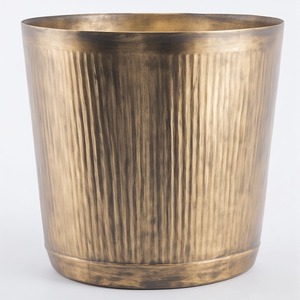 Poubelle décorative en laiton avec revêtement noir raffiné conçue pour les maisons élégantes et l'affichage intérieur contemporain. - Product Image 2