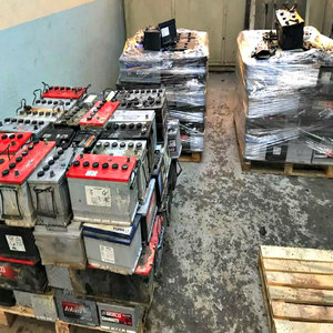 Vente en gros de batteries de voiture et de camion usagées, reboursées, en vrac, qualité supérieure, 99% de teneur en Pb, livraison rapide - Product Image 2