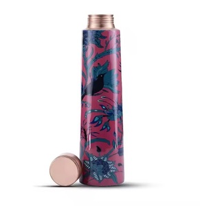 Botella de agua de cobre puro con estampado de pegatina de diseño elegante disponible con tamaños personalizados botella de beneficios para la salud disponible para la venta - Product Image 4