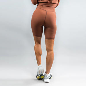 Pantalones cortos de ejercicio de corte en V de secado rápido para mujer de alta calidad con bolsillos laterales - Product Image 2