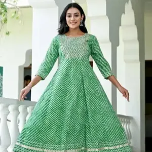 Dernier arrivage Prêt à Porter pour Femmes Vêtements Ethniques Beautiful Leheriya Imprimé Pur Coton Vert Brodé Anarkali Coton Kurta