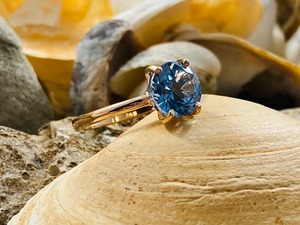 Anillo de Topacio Azul Suizo, Anillo de Topacio Redondo, Topacio Azul Solitario, Anillo de Oro con Piedra Natal de Diciembre - Product Image 2