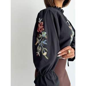 Chemisier à manches longues brodé de fleurs pour femmes Topshow, vente en gros de chemises - Product Image 6