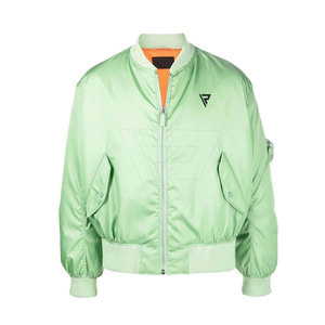 เสื้อแจ็กเก็ตบอมเบอร์ผ้าซาตินสำหรับผู้ชายสไตล์ไฮสตรีทแฟชั่นคอตั้งแบบกำหนดเองได้สำหรับกีฬาฤดูหนาวบริการ OEM ระบายอากาศได้ดี - Product Image 1