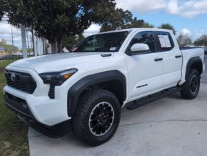Toyota Tacoma 4WD TRD Off Road Hybride d'occasion propre 2025 - Product Image 2