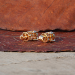 Boucles d'oreilles en or jaune certifié CVD, clous d'oreilles en diamant de laboratoire de taille ronde de 1.3 ct, cadeau d'anniversaire, vente en gros OEM - Product Image 6