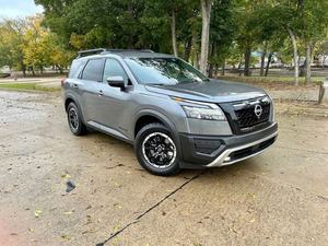 Nissan Pathfinder Rock Creek d'occasion certifié, légèrement utilisé - Product Image 3