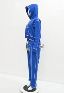 Ensemble sweat à capuche en coton épais et pantalon de survêtement court pour femmes broderie OEM personnalisée de haute qualité avec coutures contrastées - Product Image 4