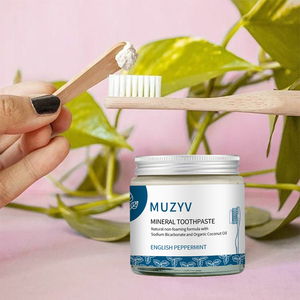 <span class=keywords><strong>Dentifrice</strong></span> aux herbes OEM Caractéristiques éclaircissantes Menthe poivrée sans fluorure Formule nettoyante naturelle à l'huile de noix de coco <span class=keywords><strong>Dentifrice</strong></span> blanchissant - Product Image 2