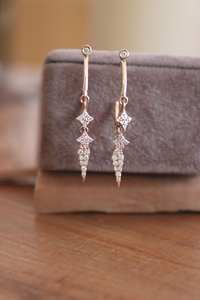 Pendientes de Oro con Diamantes Naturales al por Mayor, Diseño Único de Estrella, Oro de 14K y 18K, Corte Redondo, Pendientes de Diamantes Naturales Genuinos - Product Image 2