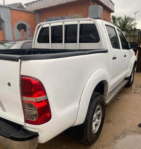 Automatique Utilisé Toyota Hilux Assez Utilisé Frais Propre Pas d'Historique d'accident En Stock À Vendre - Product Image 2