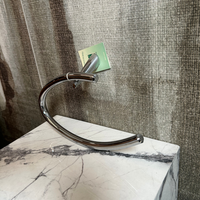 Porte-serviettes diagonal Argolla DCHA Ring en chrome poli Design moderne Accessoire de salle de bain mural fabriqué en Espagne