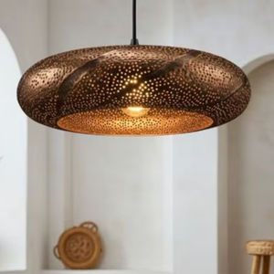 Lámpara Colgante de Cobre de Aspecto Elegante para Interiores con Techos Altos, Crea una Iluminación Dramática con un Acabado Metálico Cálido - Product Image 1