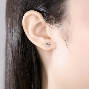 Pendientes de Moissanita con Forma de Corazón de 1 Quilate, Brillantes y Elegantes - Product Image 6