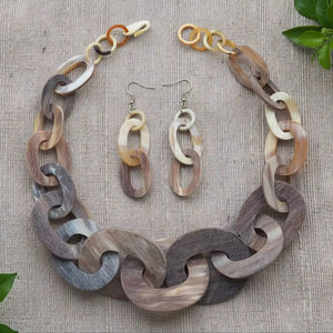 Collar de Lujo Hecho a Mano con Cuerno de Búfalo, Joyería Natural y Sostenible para Mujer, Alta Calidad - Product Image 1