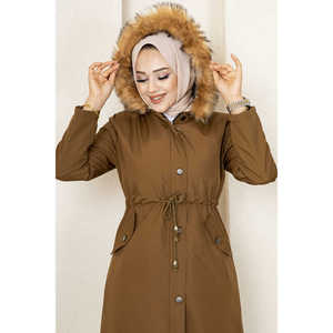 Abrigo Hijab Ayla de Tela Tejida con Cinturón en Color Marrón - Product Image 2