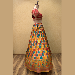 Fantaisie Tendance Banarasi Lehenga en moutarde avec un ton orange avec un beau travail Zari pour tous Look festif de l'Inde en gros - Product Image 4