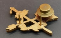 Épinglette de revers personnalisée en or de qualité supérieure, finition lisse, badge en acier inoxydable, fabricant OEM ODM, vente en gros en vrac